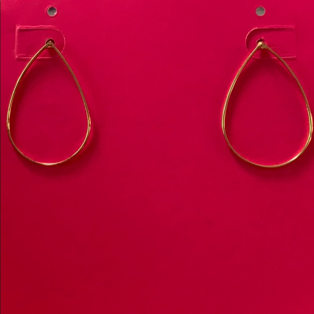 Gold front facing hoops